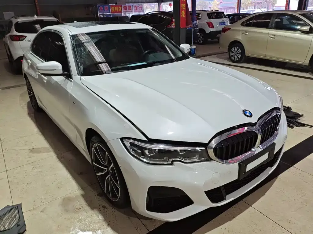 BMW 3 Series 2022 из CN, фото 2