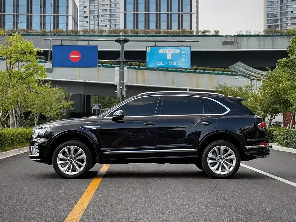 Bentley Bentayga 2021 из CN, фото 10