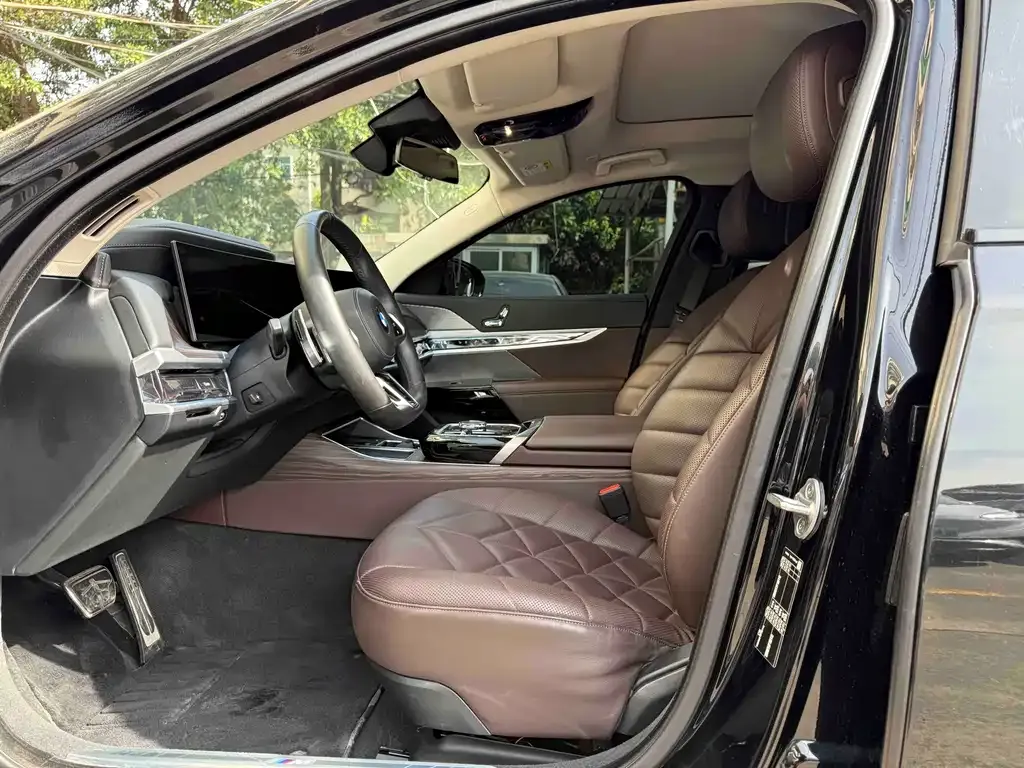 BMW 7 Series 2023 из CN, фото 8