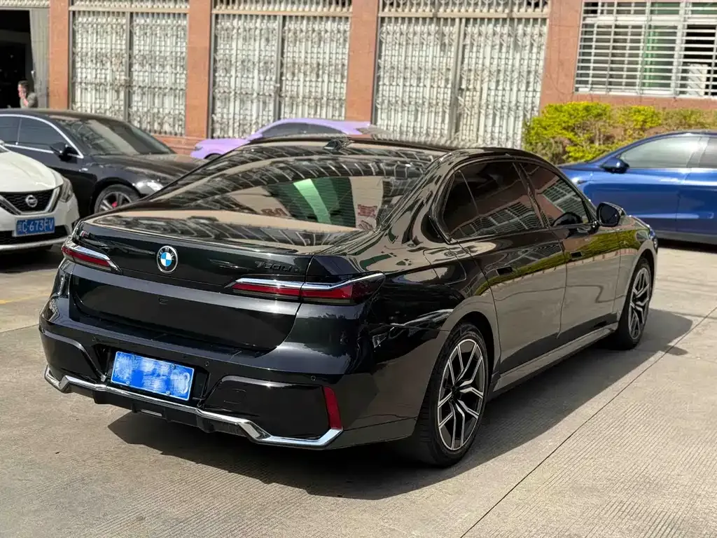 BMW 7 Series 2023 из CN, фото 7