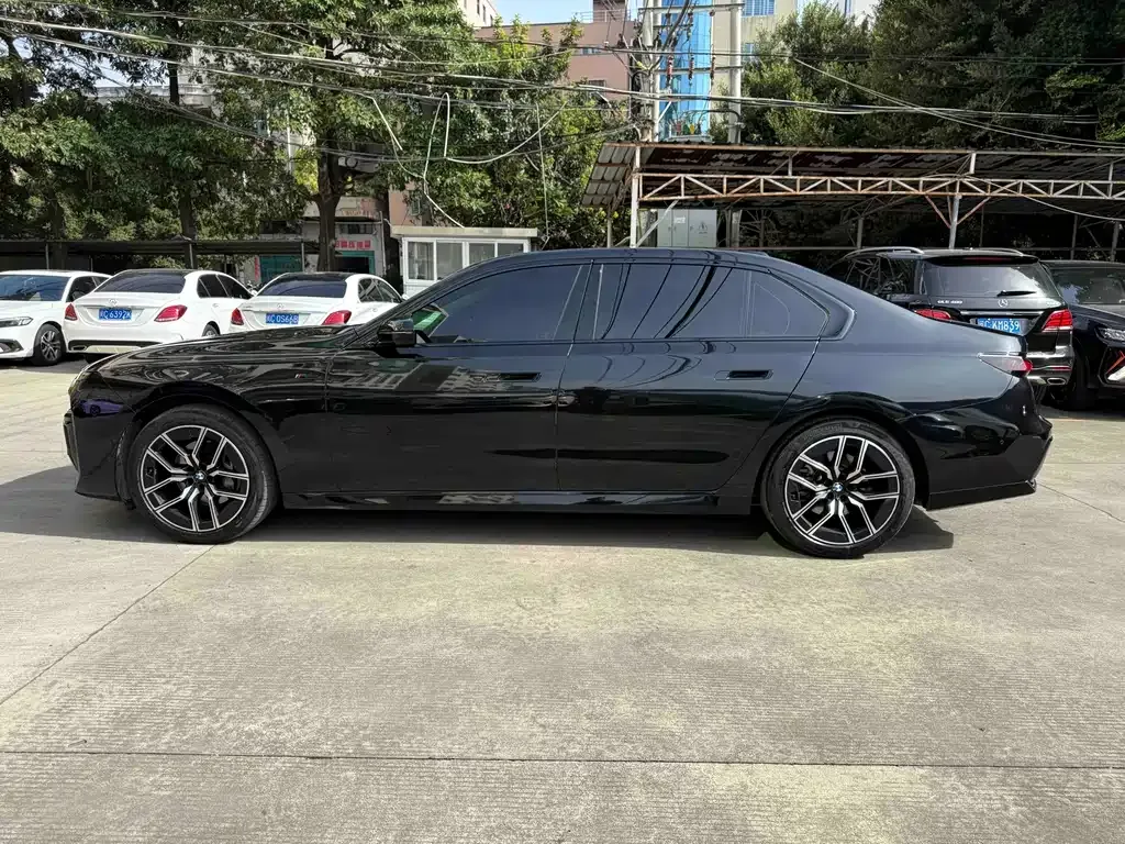 BMW 7 Series 2023 из CN, фото 5
