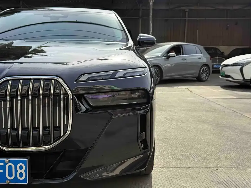 BMW 7 Series 2023 из CN, фото 2