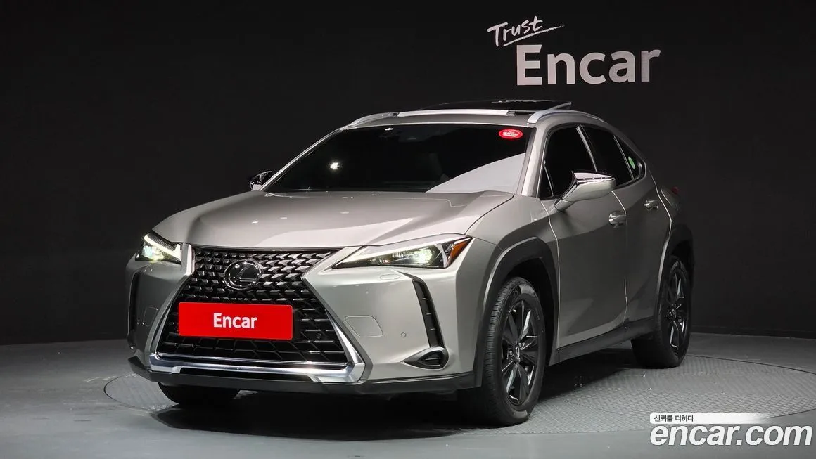 Lexus UX — фото 1