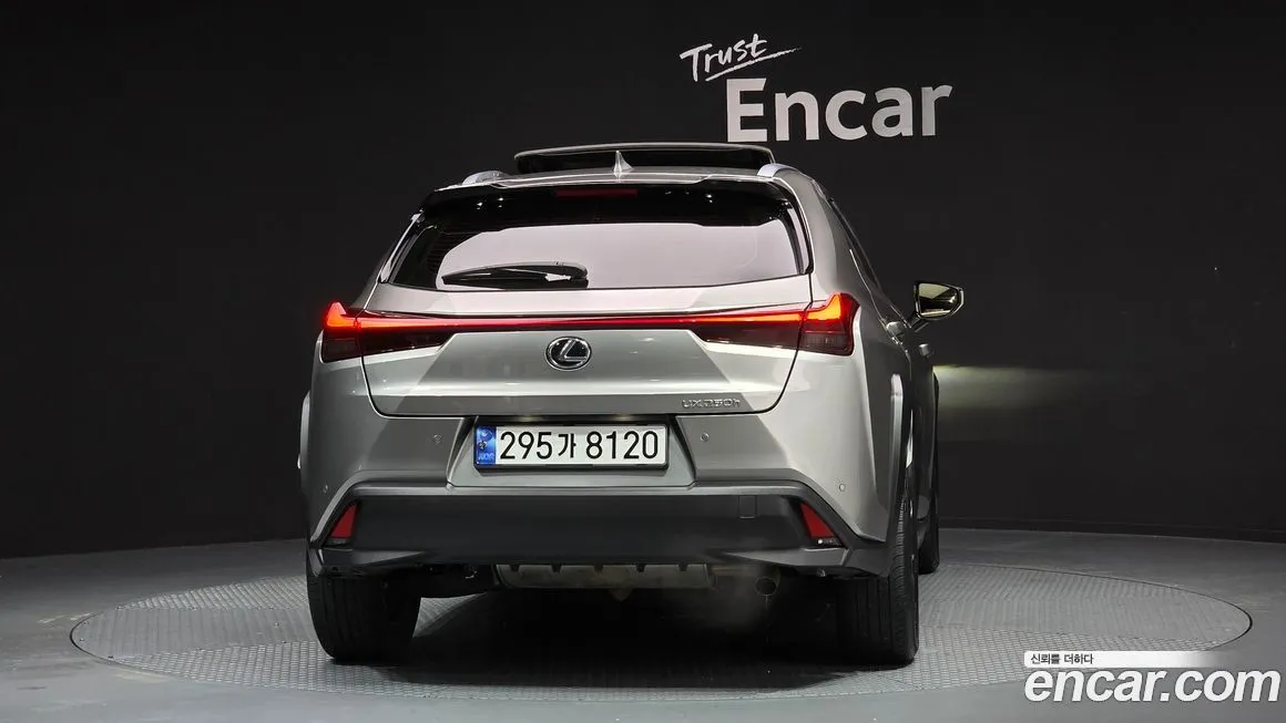Lexus UX — фото 10
