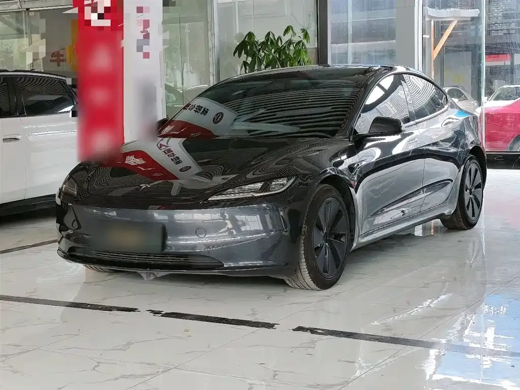 Tesla Model 3 — фото 1
