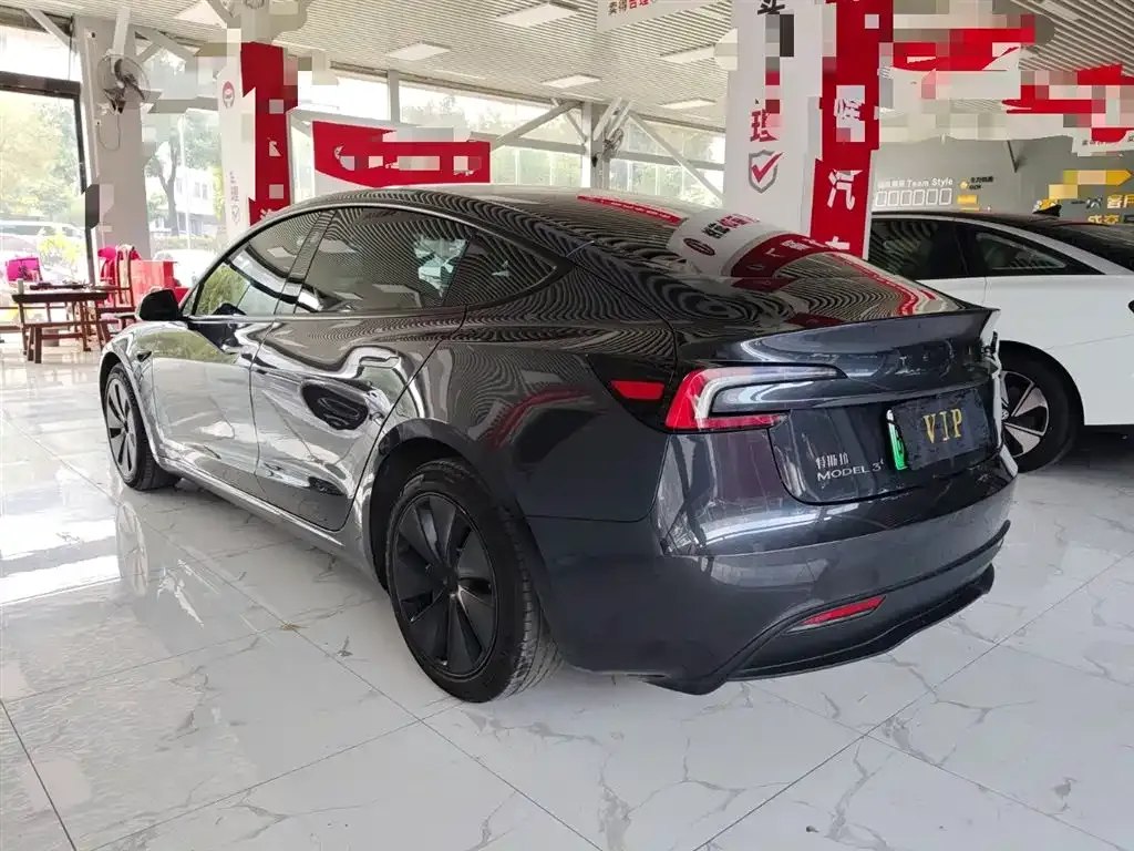 Tesla Model 3 — фото 9