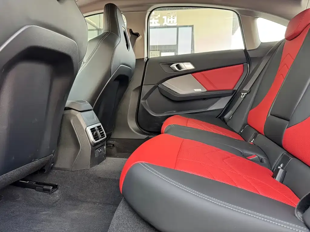 BMW 2 Series 2025 из CN, фото 3