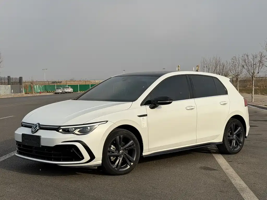 Volkswagen Golf 2023 из CN, фото 1