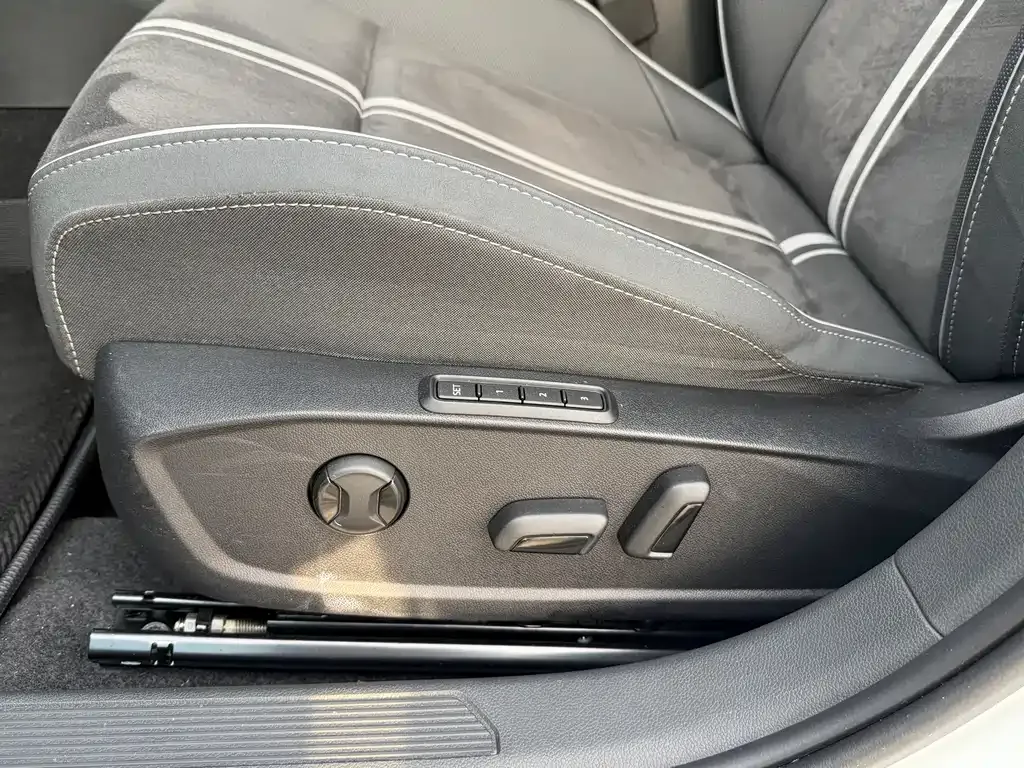Volkswagen Golf 2023 из CN, фото 5