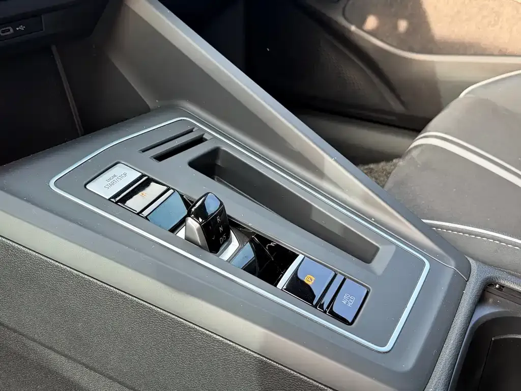 Volkswagen Golf 2023 из CN, фото 3
