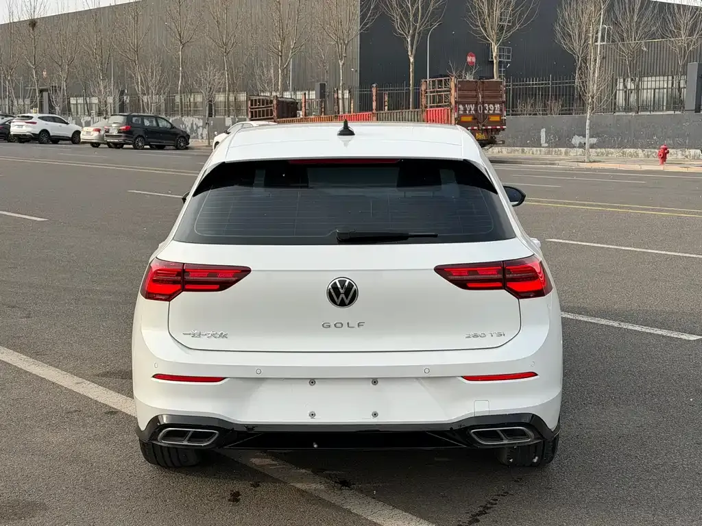 Volkswagen Golf 2023 из CN, фото 6