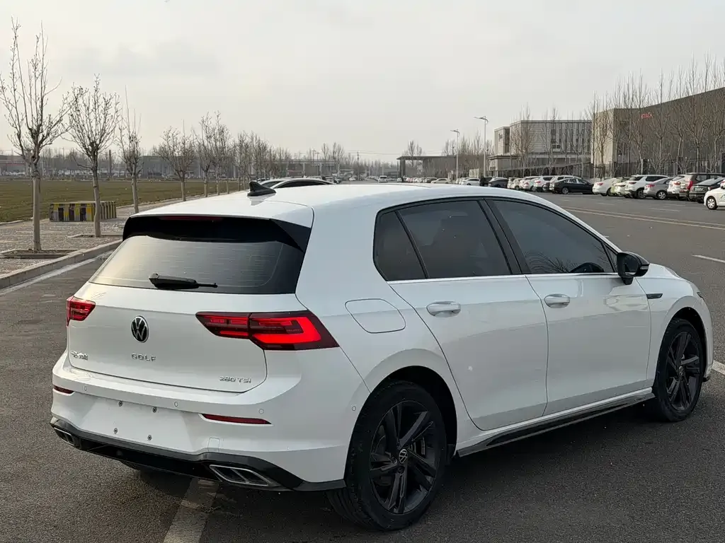 Volkswagen Golf 2023 из CN, фото 4