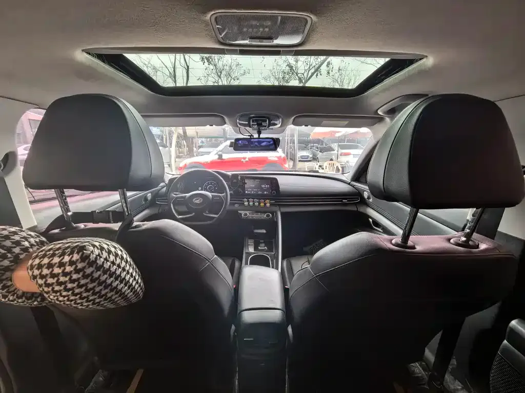 Hyundai Elantra — фото 3