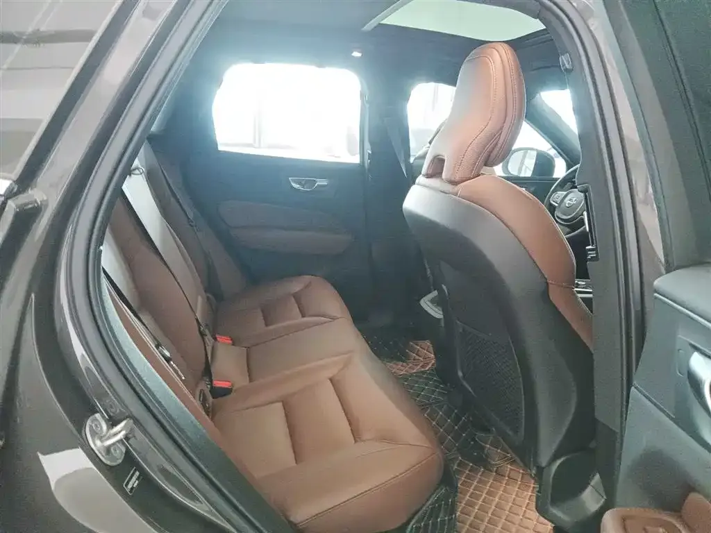 Volvo XC60 2024 из CN, фото 9