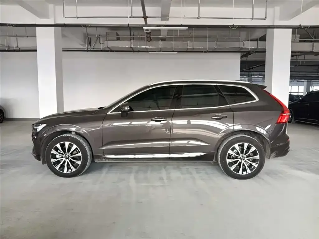 Volvo XC60 2024 из CN, фото 2
