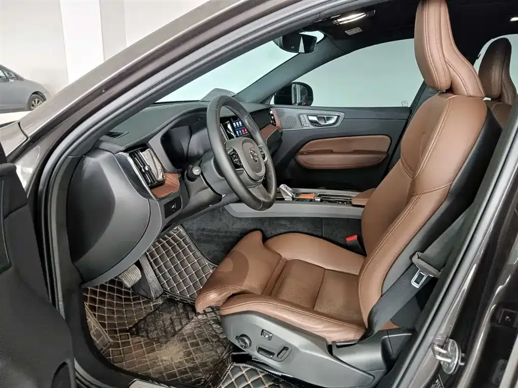 Volvo XC60 2024 из CN, фото 5