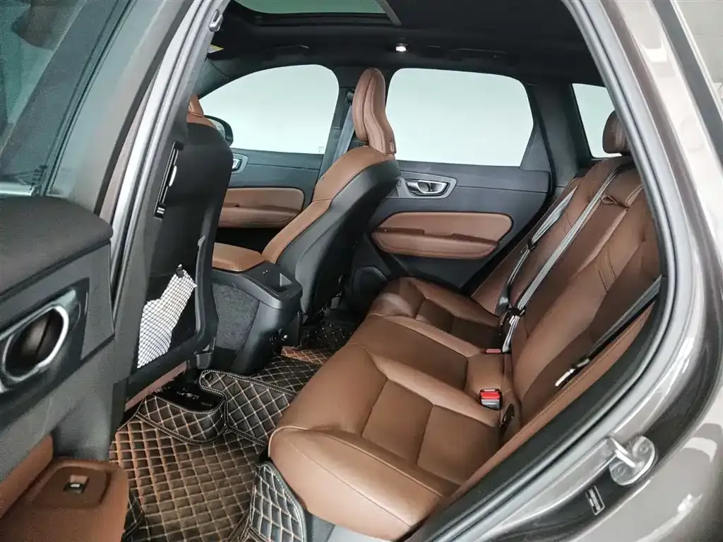 Volvo XC60 2024 из CN, фото 4