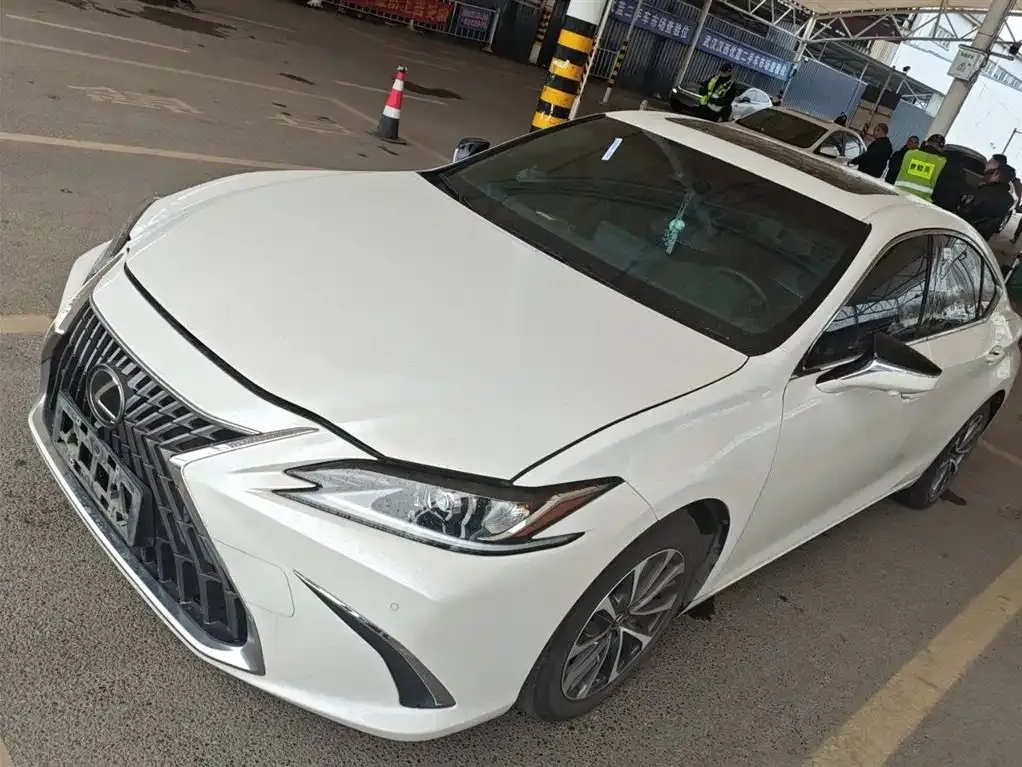 Lexus ES — фото 1
