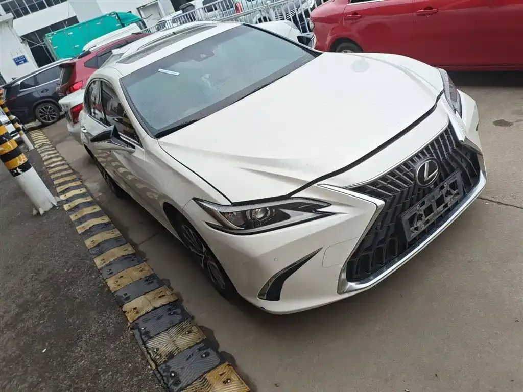 Lexus ES — фото 10