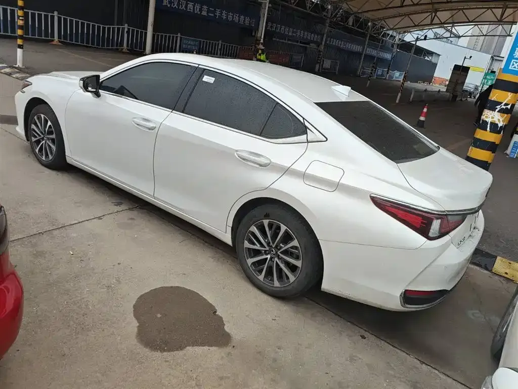Lexus ES — фото 8