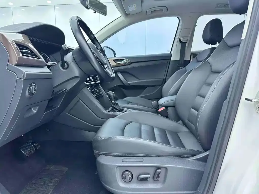Volkswagen Tharu 2021 из CN, фото 9