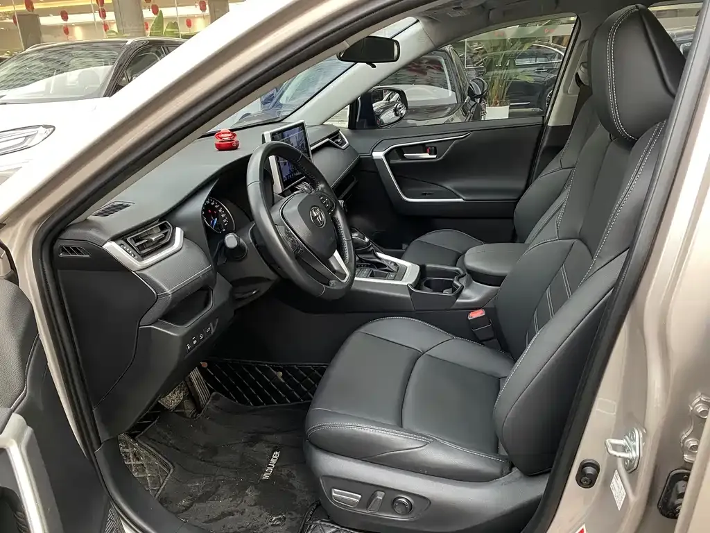 Toyota Wildlander 2023 из CN, фото 3