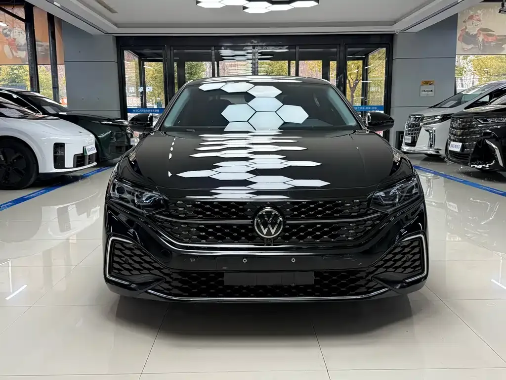Volkswagen Passat 2023 из CN, фото 4