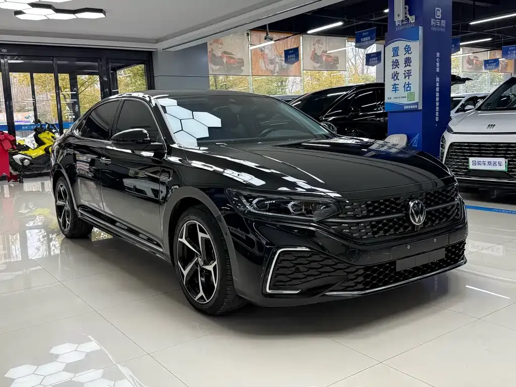 Volkswagen Passat 2023 из CN, фото 8