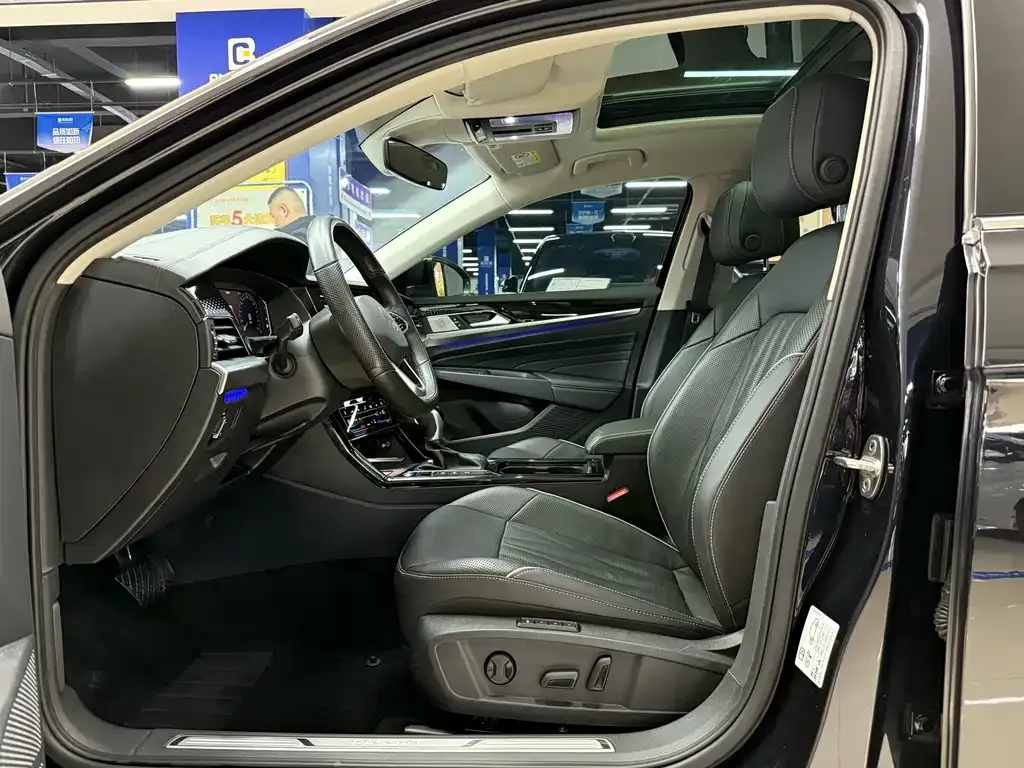 Volkswagen Passat 2023 из CN, фото 10
