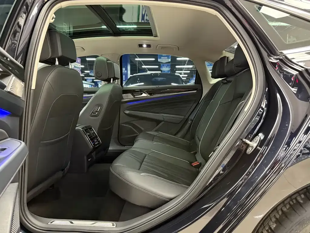 Volkswagen Passat 2023 из CN, фото 3