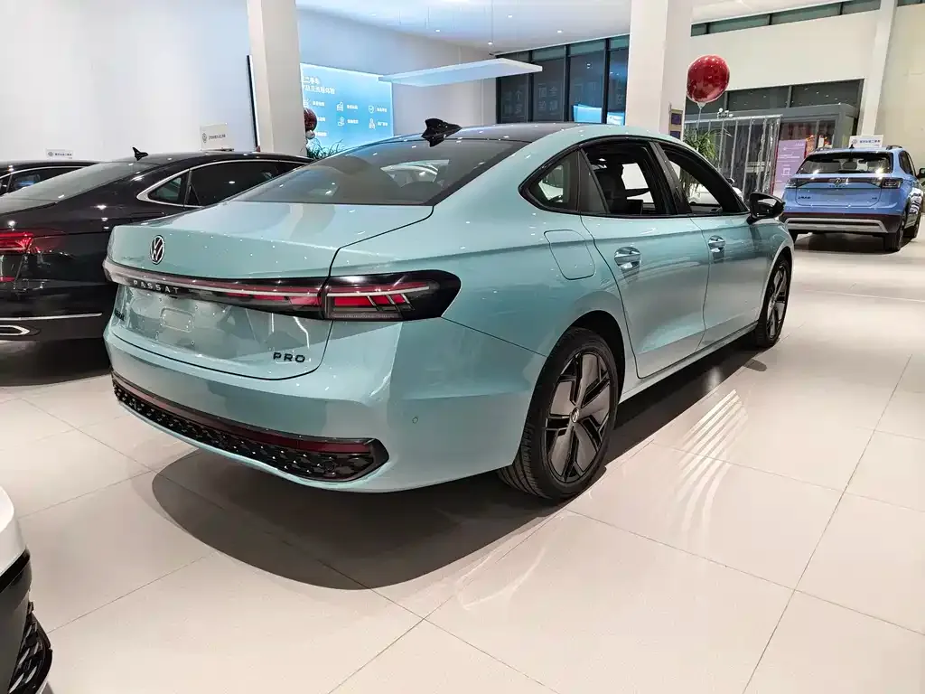 Volkswagen Passat 2024 из CN, фото 8
