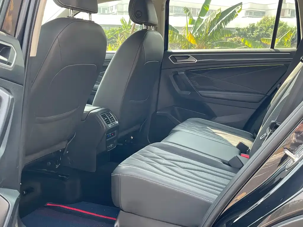 Volkswagen Tiguan L 2021 из CN, фото 3