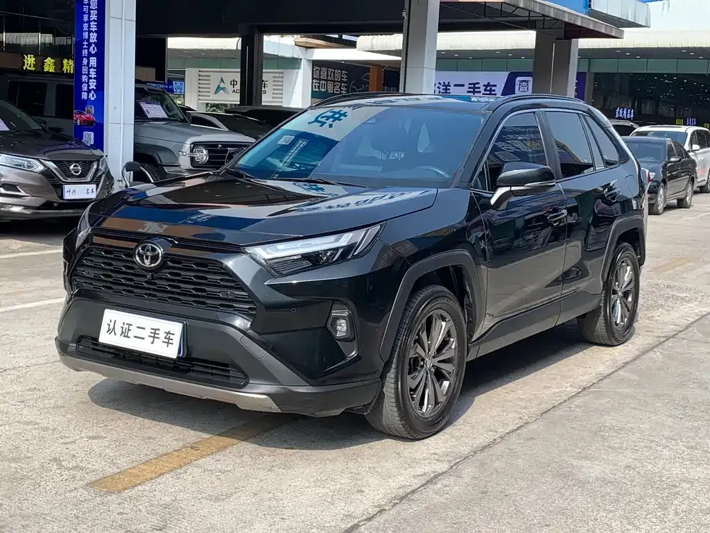 Toyota RAV4 2023 из CN, фото 1