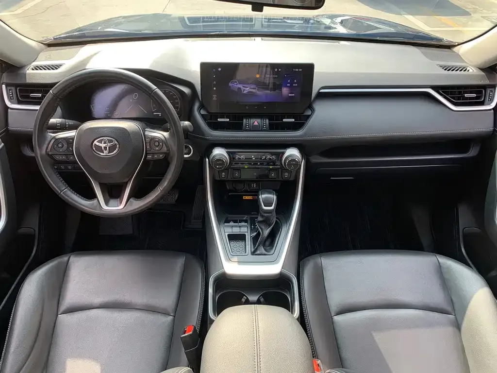 Toyota RAV4 2023 из CN, фото 2