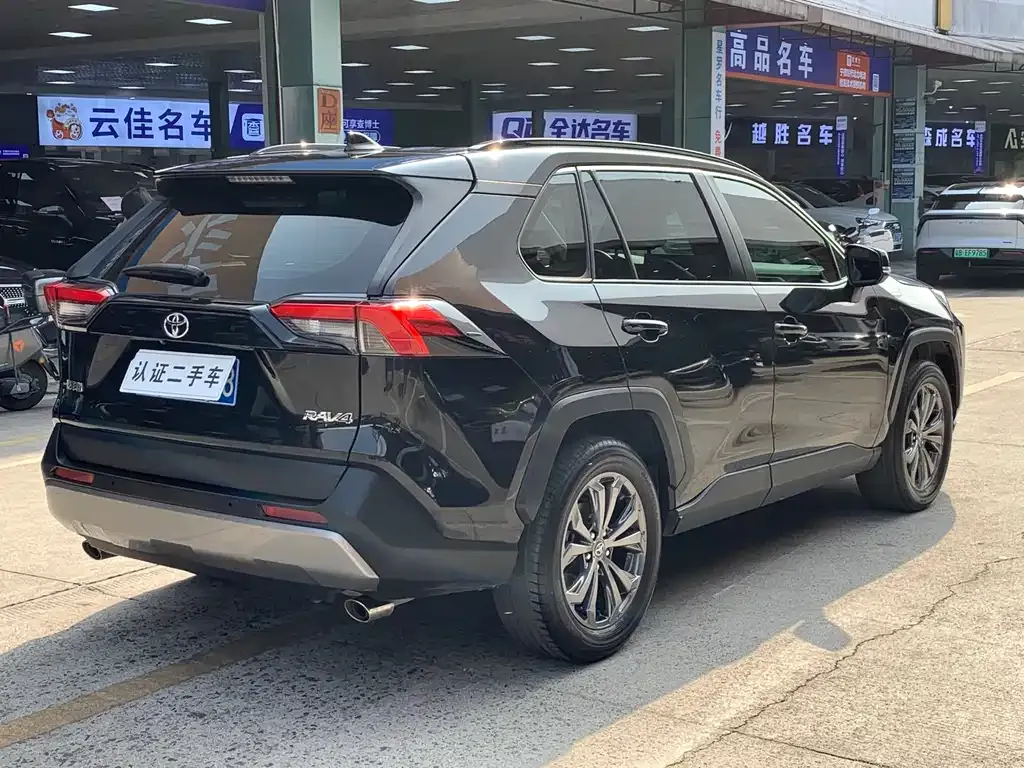 Toyota RAV4 2023 из CN, фото 4