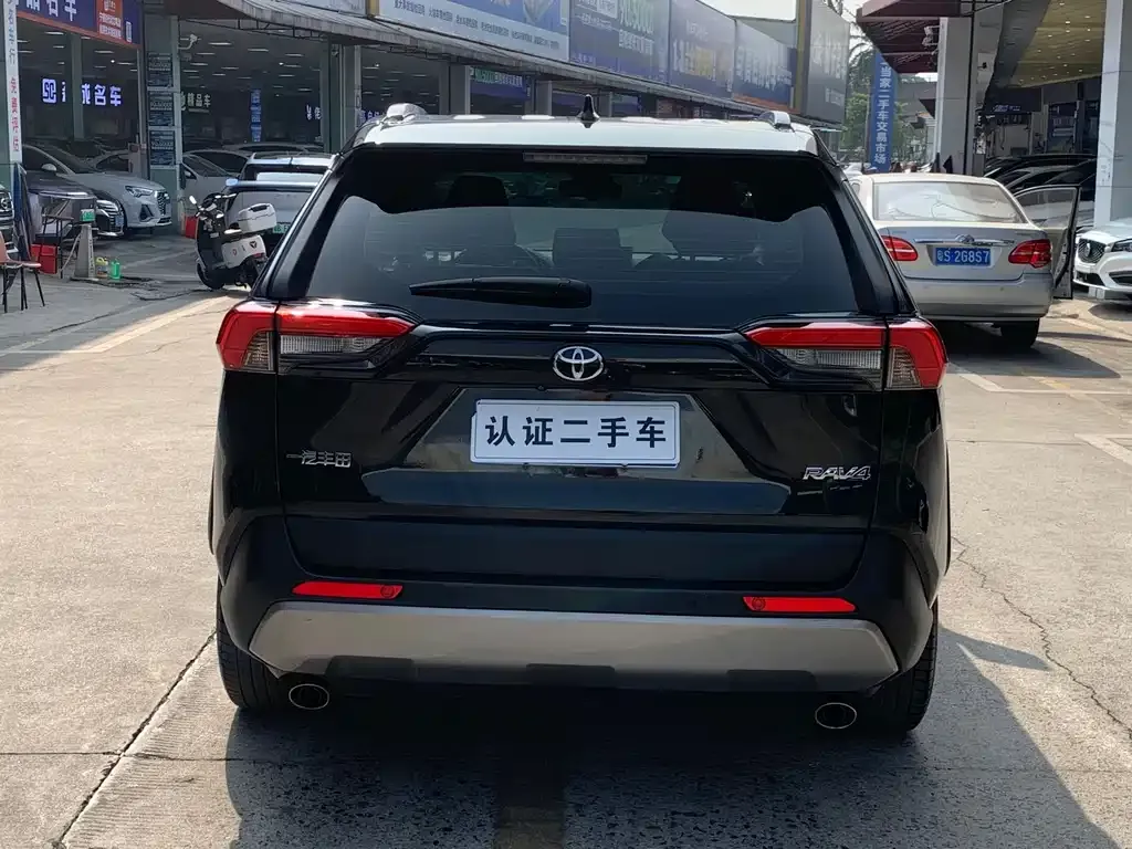Toyota RAV4 2023 из CN, фото 8