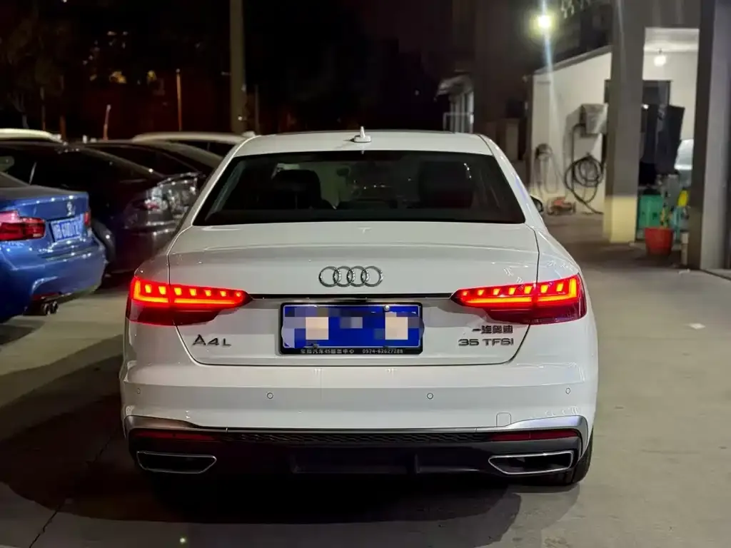 Audi A4L 2022 из CN, фото 3