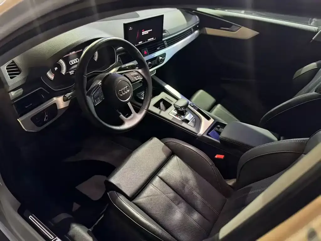 Audi A4L 2022 из CN, фото 4