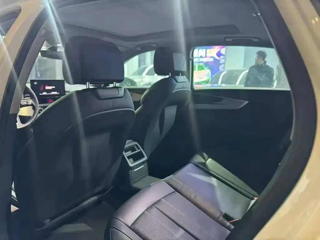 Audi A4L 2022 из CN, фото 7