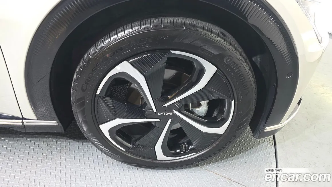 Kia EV6 — фото 9