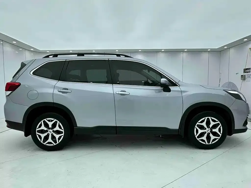 Subaru Forester 2022 из CN, фото 3