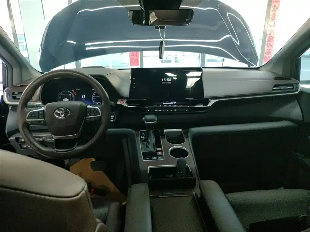 Toyota Granvia — фото 2
