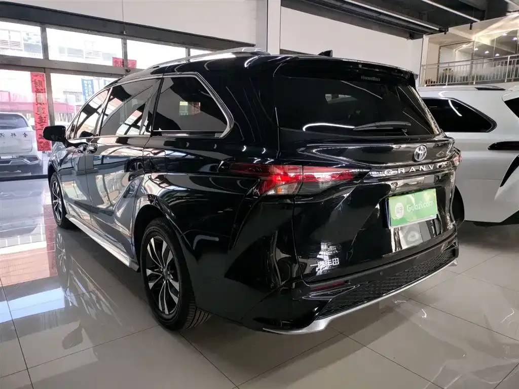 Toyota Granvia — фото 8