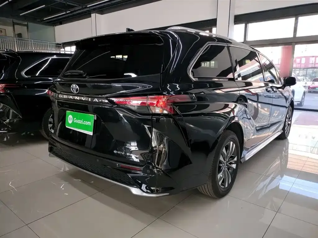 Toyota Granvia — фото 6