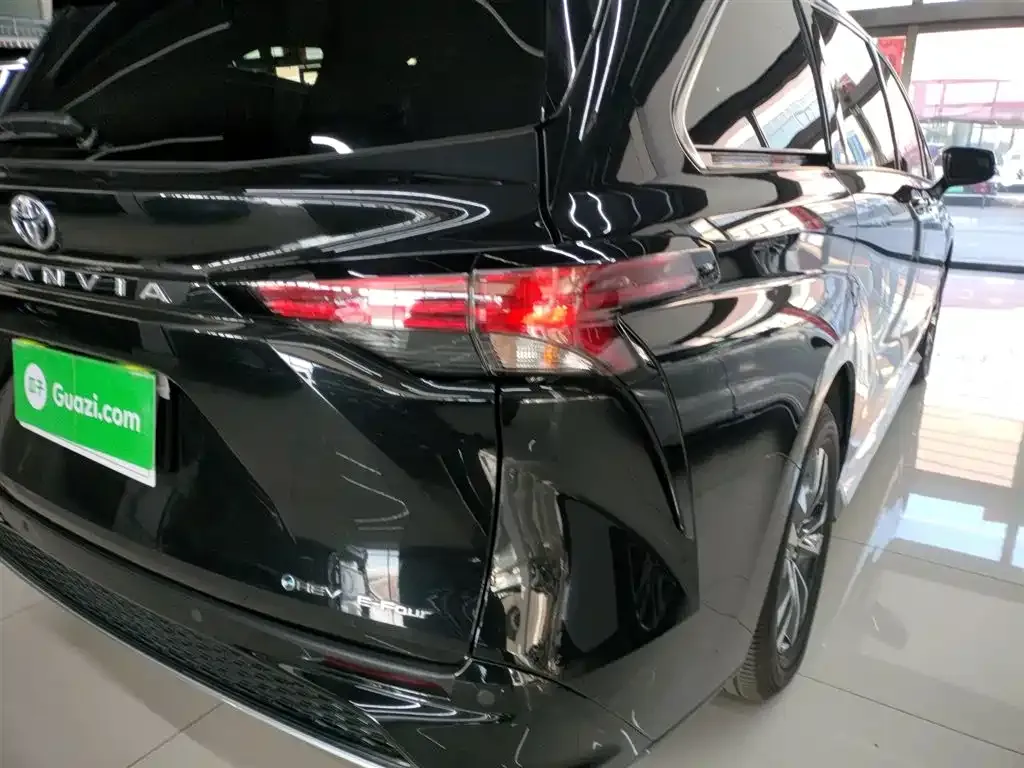 Toyota Granvia — фото 7