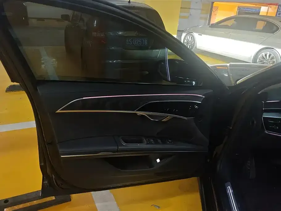 Audi A8 2024 из CN, фото 3