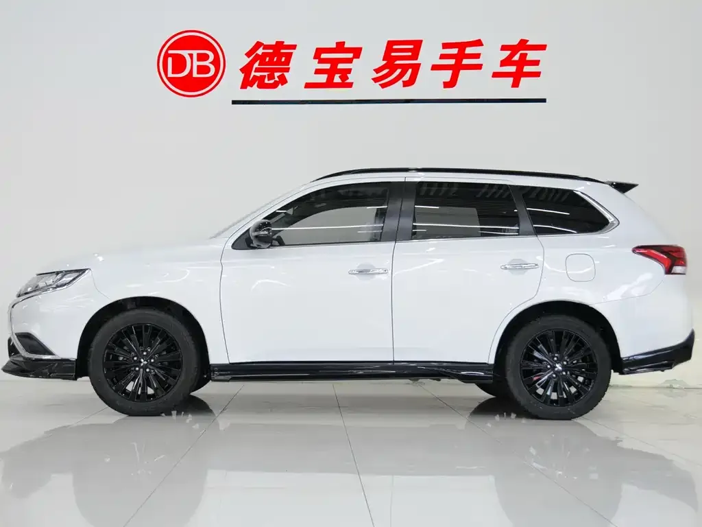 Mitsubishi Outlander 2023 из CN, фото 3