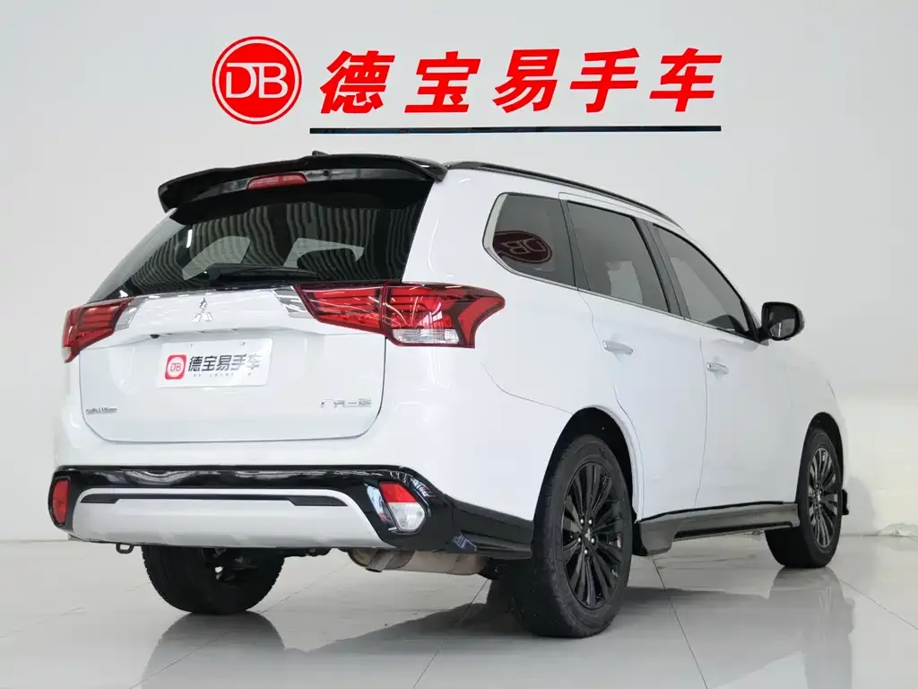 Mitsubishi Outlander 2023 из CN, фото 5