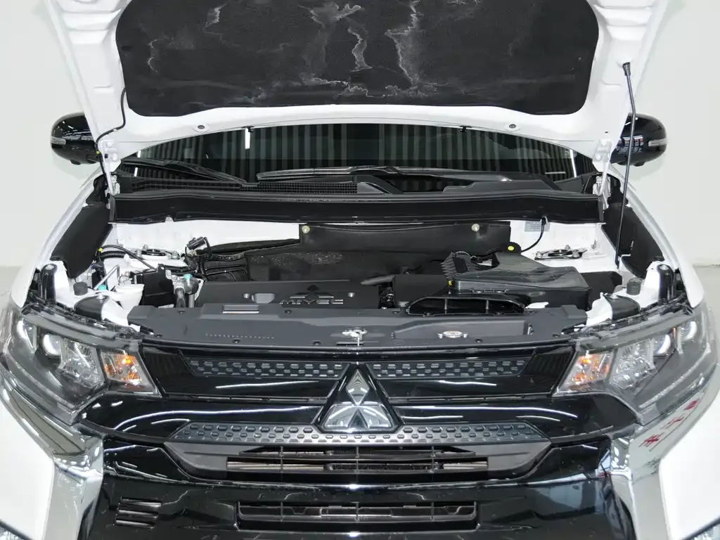 Mitsubishi Outlander 2023 из CN, фото 9