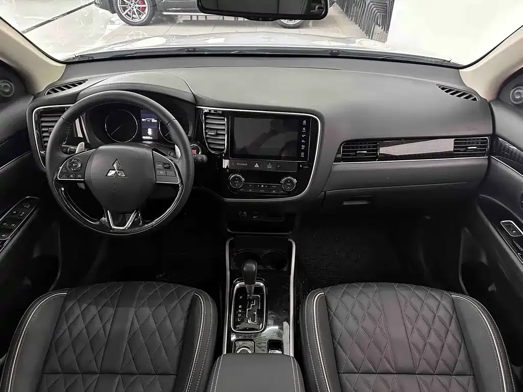 Mitsubishi Outlander 2023 из CN, фото 10